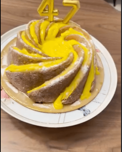 Lemon Pound Cake with Lemon Curd Image 1