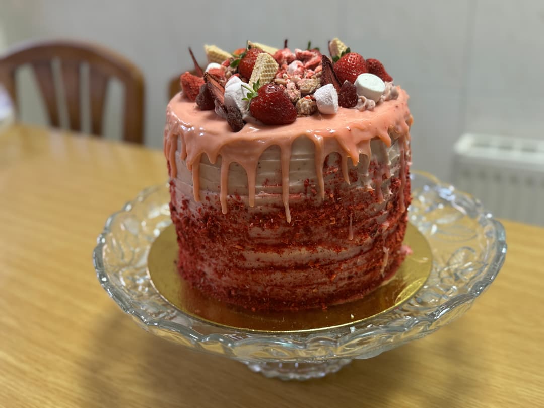 Roasted Strawberry White Chocolate ganache Cake Image 1